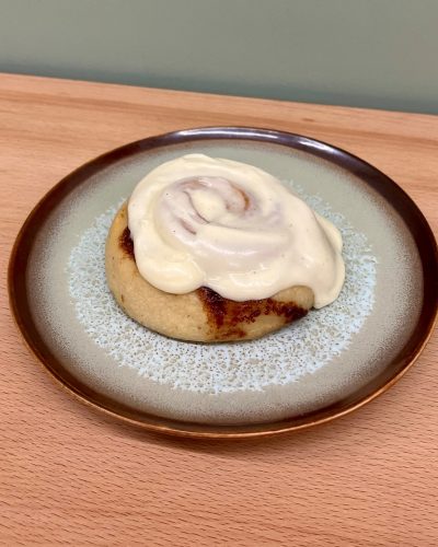 Tarwe zuurdesem brood bio heukelum asperen leerdam duurzaam gezond cinnemon rolls desem roomkaas topping